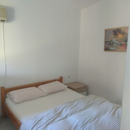 Roula'S Rooms Aegina Eksteriør bilde
